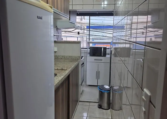 Apartamento Com Varanda Ampla, Garagem Rotativa, A Poucos Metro Da Praia